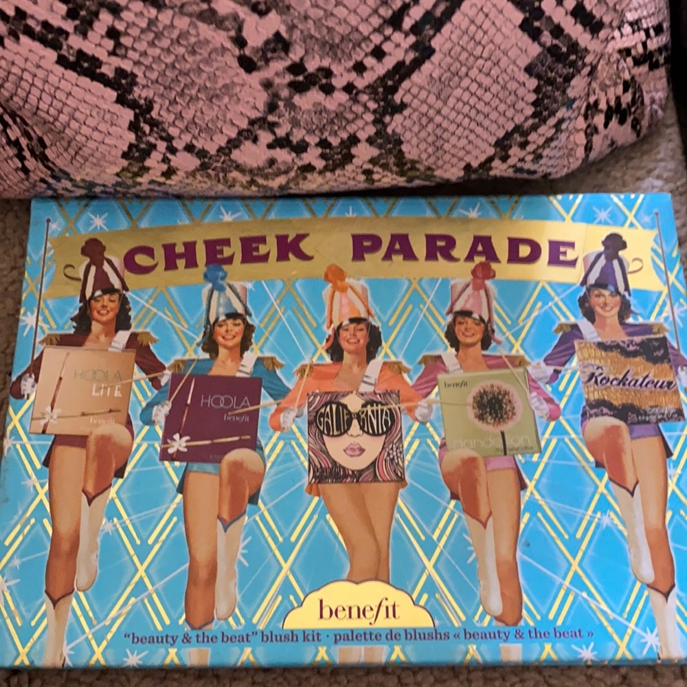 LE benefit cheek parade face palette